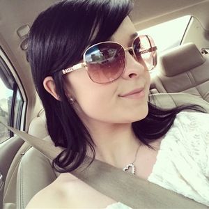 Meet your Posher, Cortney